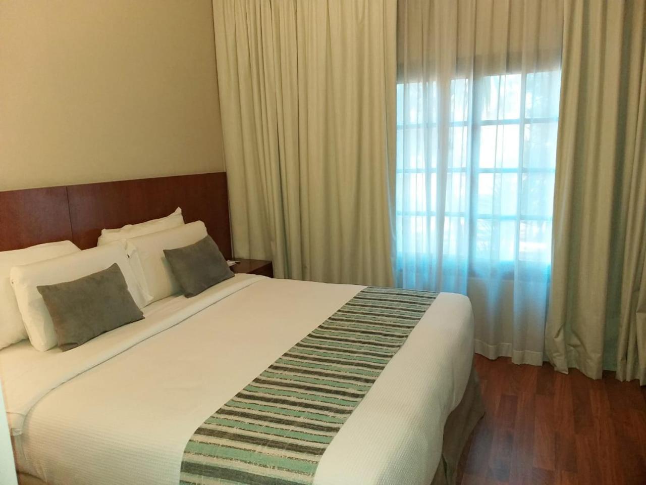 Howard Johnson Resort&Spa Escobar Belén de Escobar Exterior foto